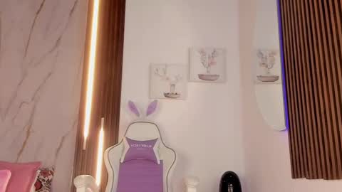 Vallolet Peach  online show from 16, 9, 2025