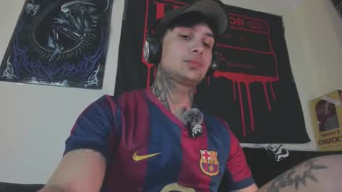 david guzman i model independenthelp me with a thumbs up online show from 13, 9, 2025