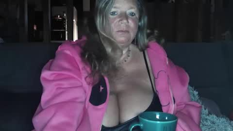 vampwoman online show from 6, 1, 2025