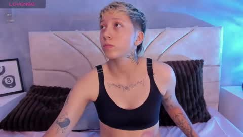 Snapshot of vane_grey chatting on 25, 5, 2026 vane_grey online show from 25, 5, 2026