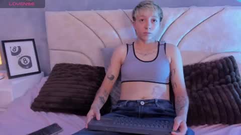 Snapshot of vane_grey chatting on 26, 5, 2026 vane_grey online show from 26, 5, 2026