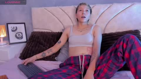 Snapshot of vane_grey chatting on 28, 5, 2026 vane_grey online show from 28, 5, 2026
