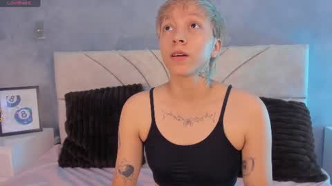 vane_grey online show from 19, 7, 2026