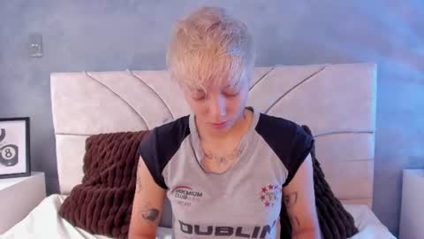 vane_grey online show from 25, 7, 2026