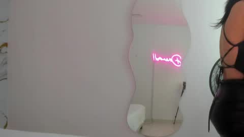 Snapshot of vanessa__castro chatting on 28, 5, 2026 vanessa__castro online show from 28, 5, 2026