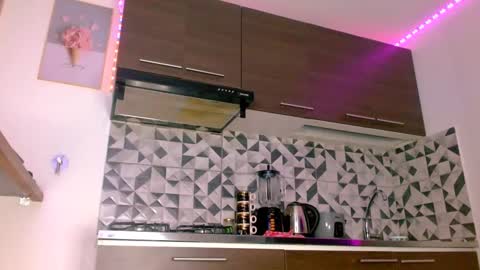 VANESSA BRETT online show from 20, 2, 2025