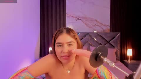 Snapshot of vanethompson chatting on 8, 5, 2026 vanethompson online show from 8, 5, 2026