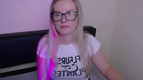 Mia online show from 22, 9, 2025