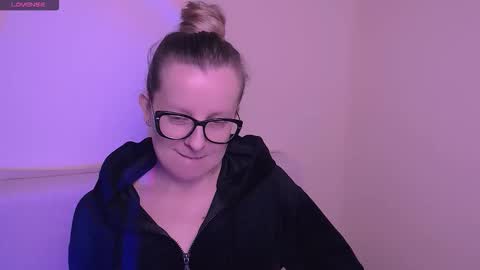 Mia online show from 12, 11, 2025