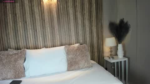 V A N N E S A   online show from 5, 11, 2025