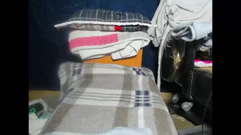 Snapshot of vanneloope chatting on 12, 4, 2026 vanneloope online show from 12, 4, 2026