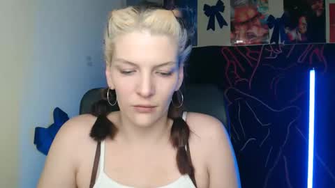 Vanessa online show from 10, 4, 2026