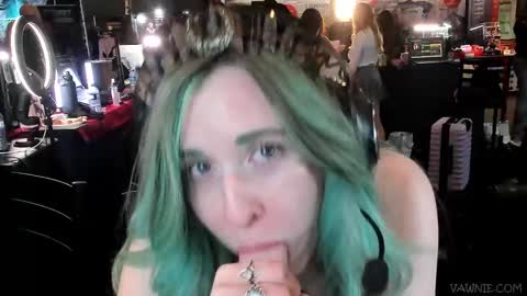 Vawnie Voulphie online show from 18, 10, 2025