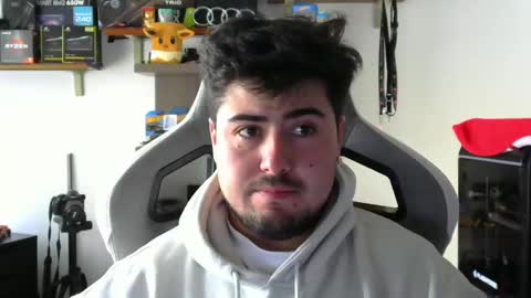 Snapshot of veils24 chatting on 14, 10, 2025 Charles online show from 14, 10, 2025