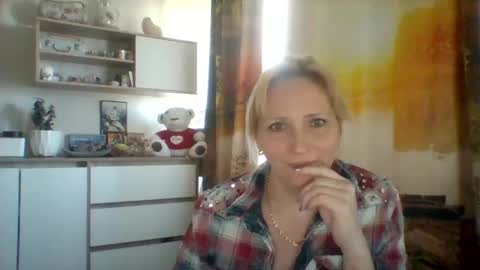 Snapshot of velka_raspberry chatting on 8, 5, 2026 velka_raspberry online show from 8, 5, 2026