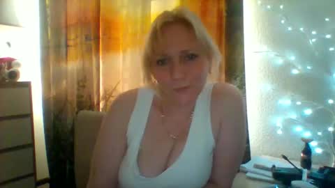 Snapshot of velka_raspberry chatting on 21, 5, 2026 velka_raspberry online show from 21, 5, 2026