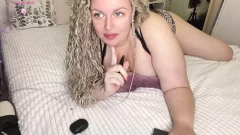 Snapshot of vellinka chatting on 10, 10, 2025 vellinka online show from 10, 10, 2025