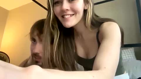 Snapshot of velmaxshaggy chatting on 5, 3, 2025 velmaxshaggy online show from 5, 3, 2025