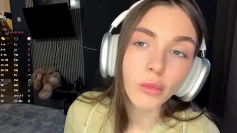 Nia online show from 5, 4, 2026