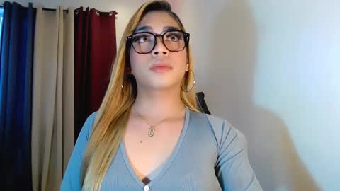 velvet_delux69 online show from 11, 10, 2025