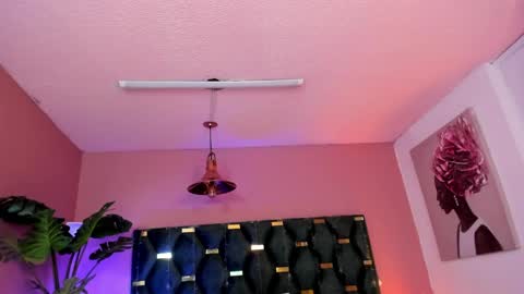 Snapshot of velvet_dreams_ chatting on 25, 4, 2026 Isabella online show from 25, 4, 2026