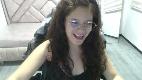 velvet_moon_v online show from 26, 3, 2026