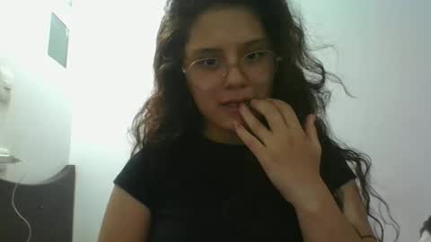 velvet_moon_v online show from 7, 4, 2026