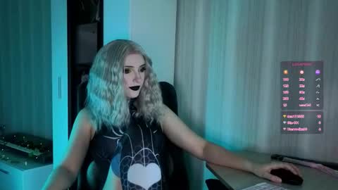 Snapshot of velvet_siren chatting on 4, 11, 2025 Violet online show from 4, 11, 2025