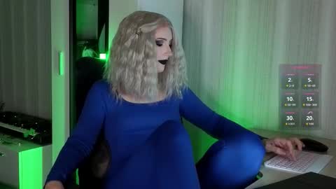 Snapshot of velvet_siren chatting on 11, 11, 2025 Violet online show from 11, 11, 2025