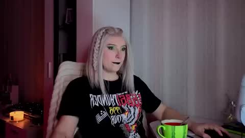 Snapshot of velvet_siren chatting on 3, 3, 2026 Violet online show from 3, 3, 2026