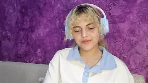 Snapshot of velvetmumble chatting on 3, 6, 2026 velvetmumble online show from 3, 6, 2026