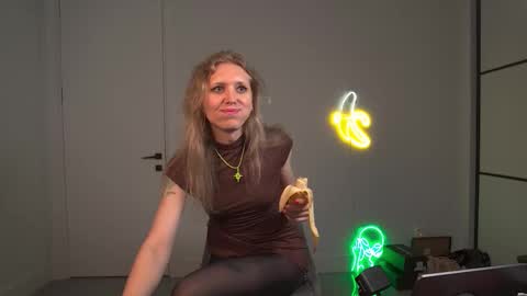 VelvetTGirl online show from 14, 3, 2026