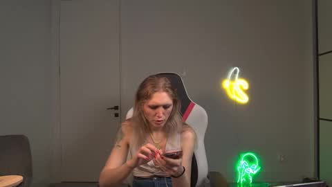 VelvetTGirl online show from 25, 3, 2026