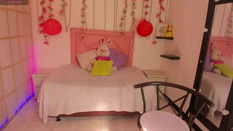 Snapshot of venus_latin_01 chatting on 10, 10, 2025 Mary online show from 10, 10, 2025