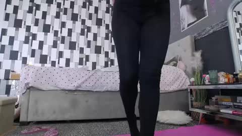 venusinylons online show from 15, 2, 2026