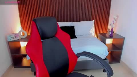 Nice to greet you my name is Vanessa  online show from 14, 12, 2024