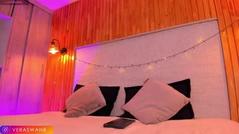 veraswan1 online show from 8, 1, 2025