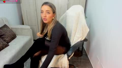 Snapshot of veromars_ chatting on 9, 10, 2025 Catalina online show from 9, 10, 2025