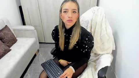 Snapshot of veromars_ chatting on 20, 10, 2025 Catalina online show from 20, 10, 2025