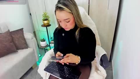 Snapshot of veromars_ chatting on 21, 11, 2025 Catalina online show from 21, 11, 2025