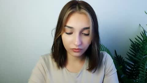 Snapshot of veryveryshygirl chatting on 8, 10, 2025 Ana online show from 8, 10, 2025