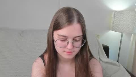 Snapshot of veta_cute chatting on 27, 5, 2026 Emma Sofa online show from 27, 5, 2026