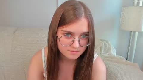 Snapshot of veta_cute chatting on 22, 7, 2026 Emma Sofa online show from 22, 7, 2026