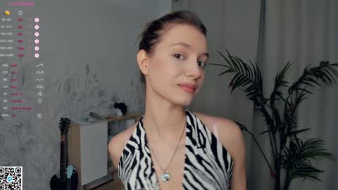 Snapshot of vibes_of_joy chatting on 29, 12, 2024 Mikky online show from 29, 12, 2024