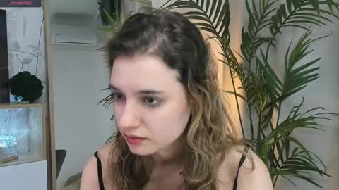 Snapshot of vibes_of_joy chatting on 28, 2, 2025 Mikky online show from 28, 2, 2025