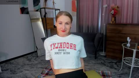 Snapshot of vibes_of_joy chatting on 4, 10, 2025 Mikky online show from 4, 10, 2025