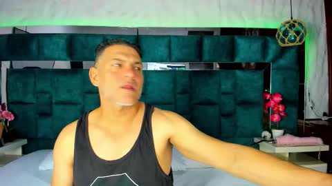 Snapshot of vicesweet chatting on 9, 2, 2026 antonia y andrew online show from 9, 2, 2026