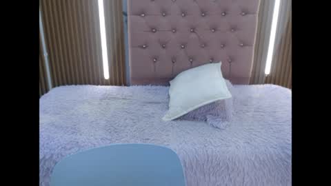 Snapshot of vicky_wel chatting on 2, 6, 2026 Victoria y Danniela online show from 2, 6, 2026