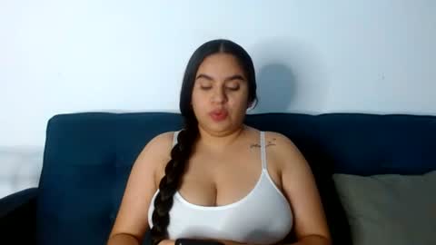 Snapshot of vicno_couple chatting on 6, 8, 2026 david and emma online show from 6, 8, 2026