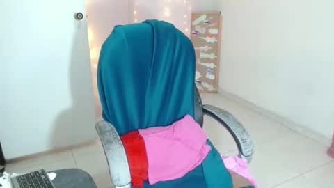 Snapshot of victoria_miler chatting on 6, 12, 2024 VICKY online show from 6, 12, 2024